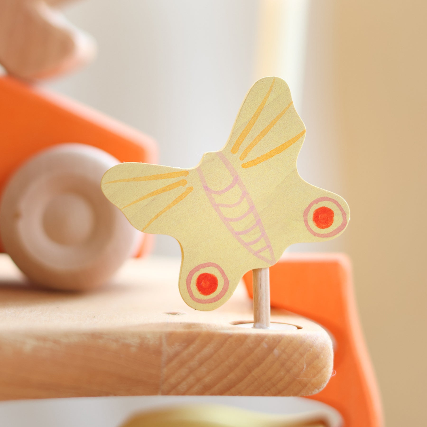 Steckfigur gelber Schmetterling